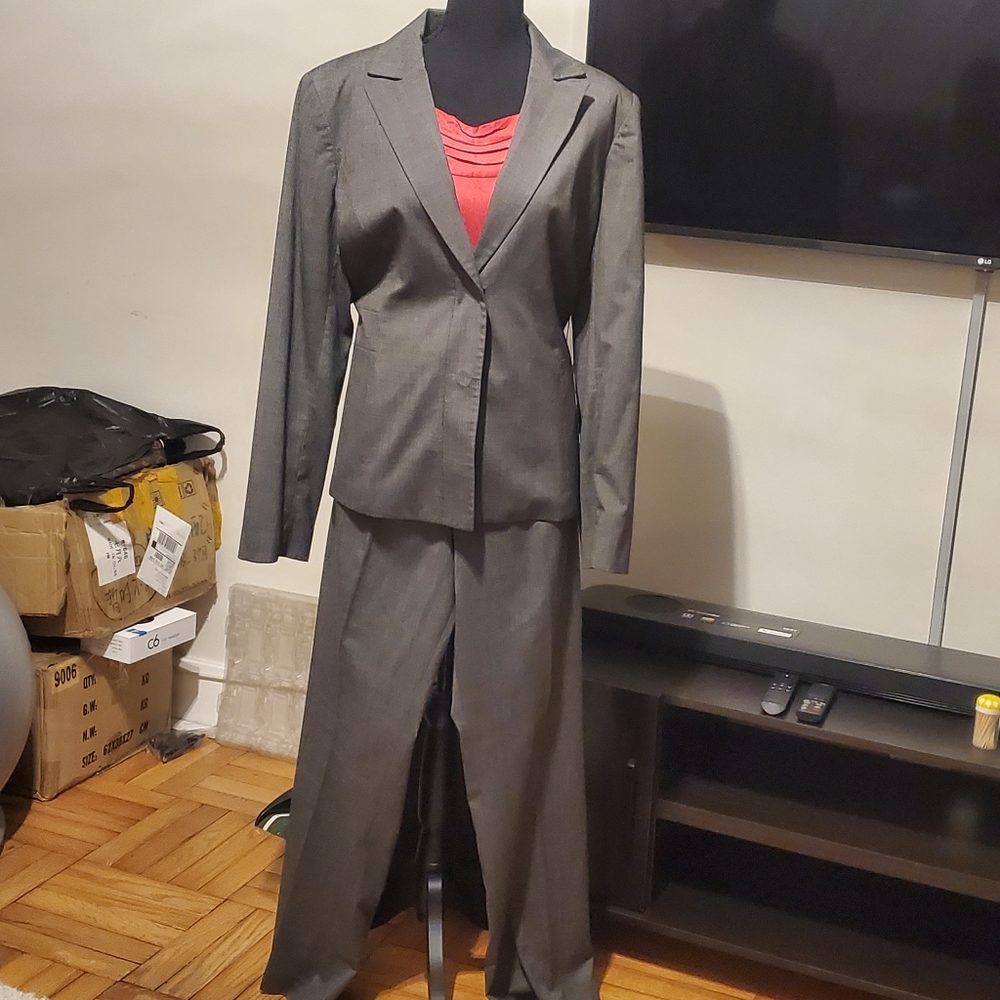Anne Klein 2 piece 2 button Suit Size 16